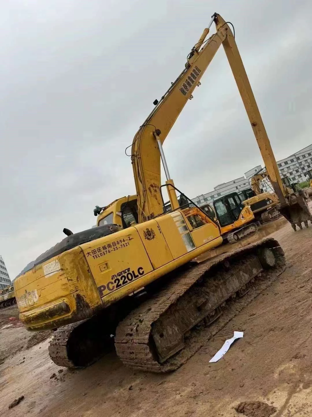 High Quality Komatsu PC220LC Excavator 20 Tons Japanese Made Extended Arm Featuring Premium Engine Pump Earthmoving Machinery