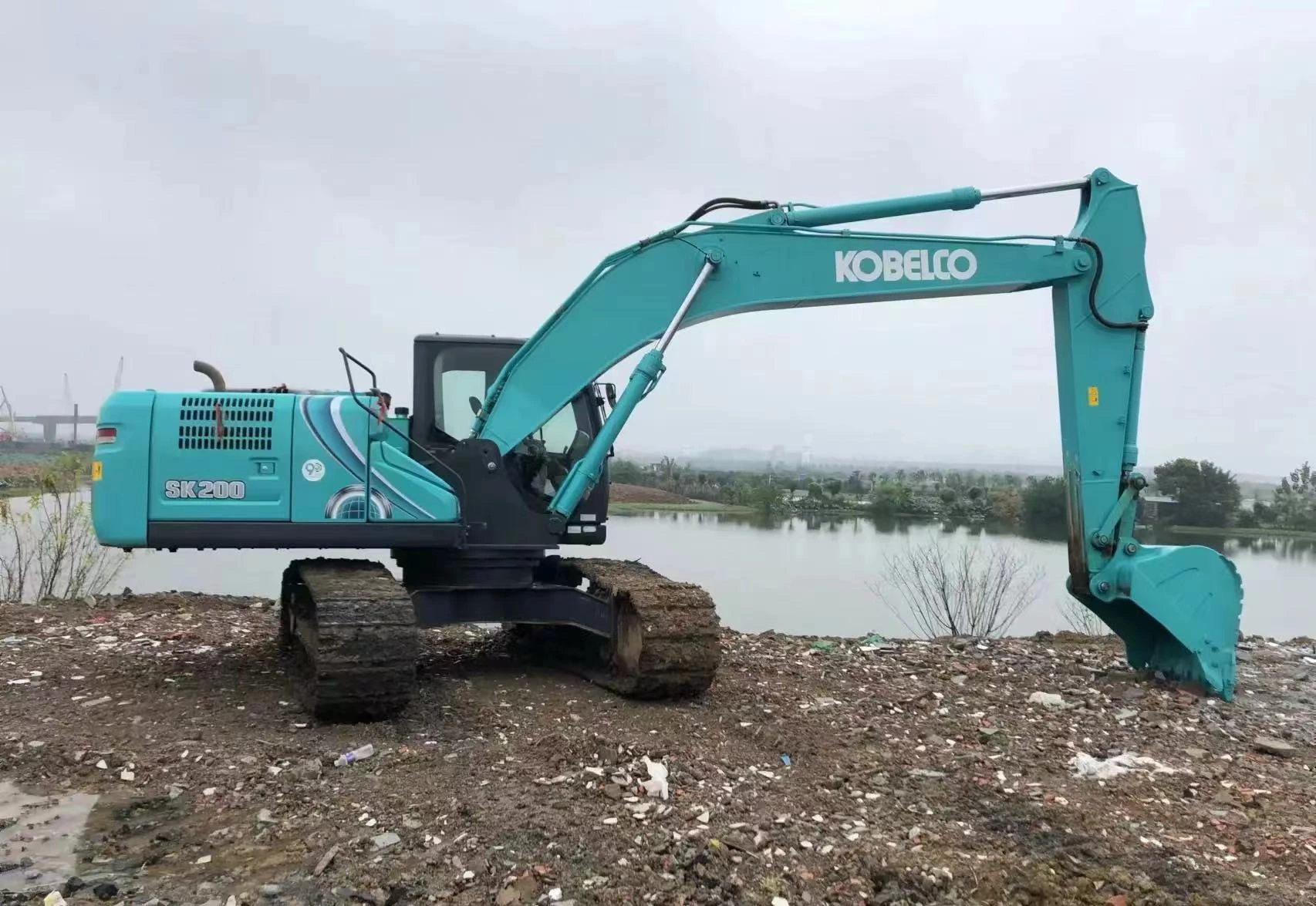 Kobelco SK200 20ton Crawl Excavator Machine Used with Original Design Engine Pump Motor and Core Gearbox Bearing Components